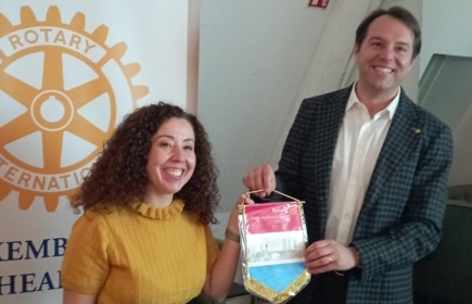 Dr Aaarab receives the Rotary Club Hearts banner from President Edoardo Carlotti